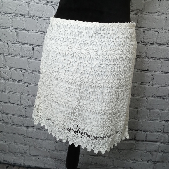 Zara Woman White Lace Overlay Skirt Small - Picture 3 of 5